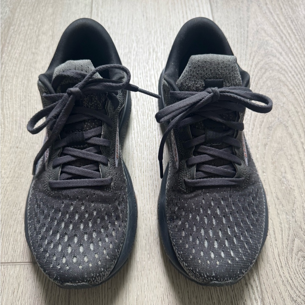 **SOLD**Brooks Womens Black Athletic Shoes